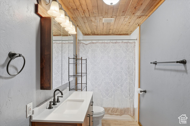 Photo 13 for MLS #2116259 at 371 S 100 East