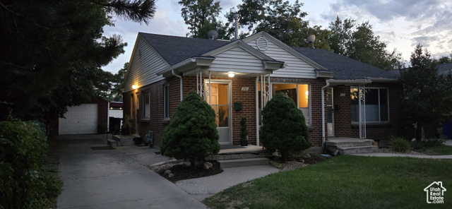 Photo 2 for MLS #2116261 at 1838 E Hillcrest Ave
