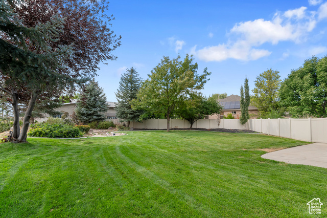 Photo 10 for MLS #2116263 at 1501 W Elk Cir