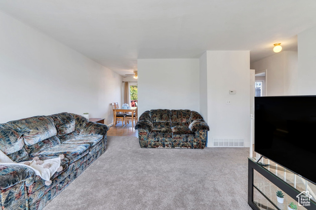 Photo 4 for MLS #2116346 at 1490 W Twin Oaks Dr