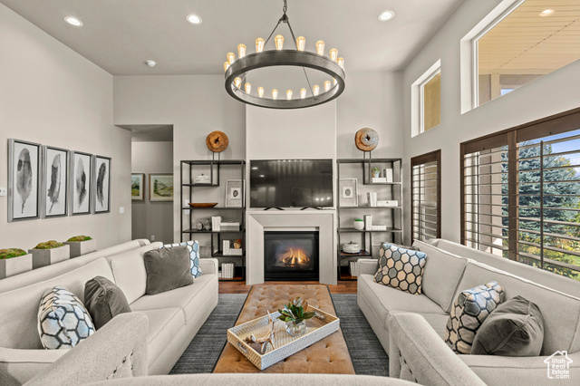 Photo 18 for MLS #2116356 at 587 W Bayhill Dr