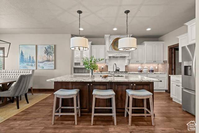Photo 11 for MLS #2116356 at 587 W Bayhill Dr