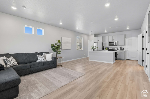 Photo 5 for MLS #2116366 at 71 N Veranda Ct