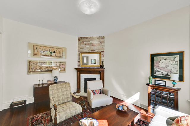 Photo 11 for MLS #2116368 at 681 E 4th Ave