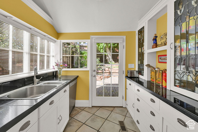 Photo 19 for MLS #2116368 at 681 E 4th Ave