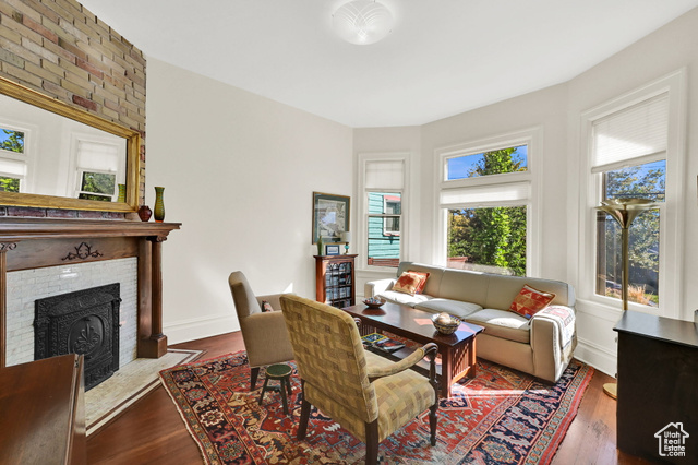 Photo 8 for MLS #2116368 at 681 E 4th Ave