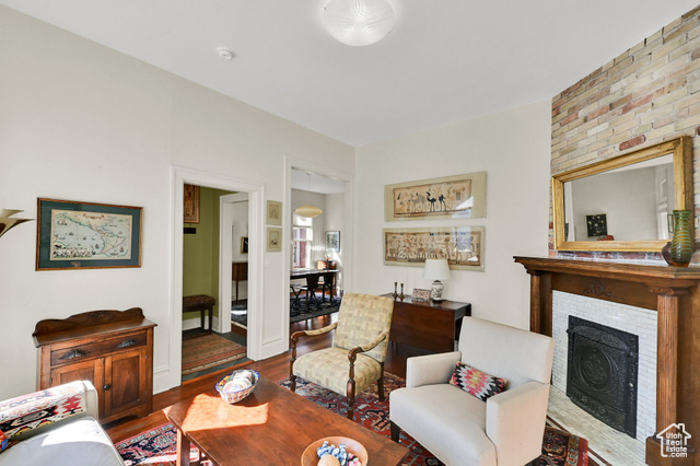 Photo 10 for MLS #2116368 at 681 E 4th Ave