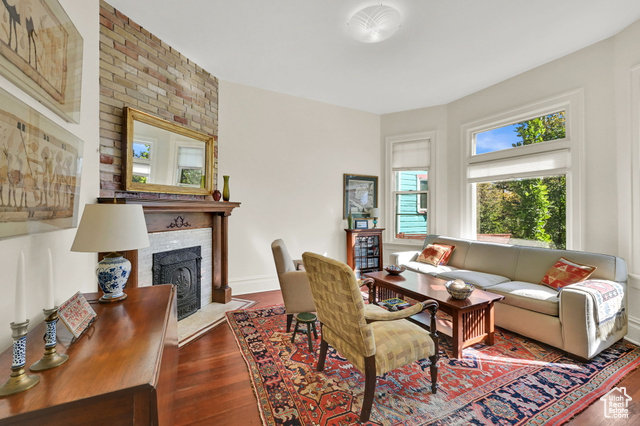 Photo 7 for MLS #2116368 at 681 E 4th Ave