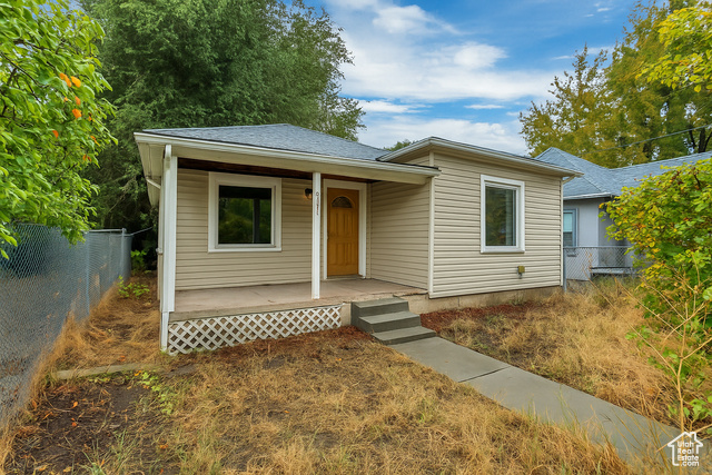 Main photo for 611 W Beynon Ct