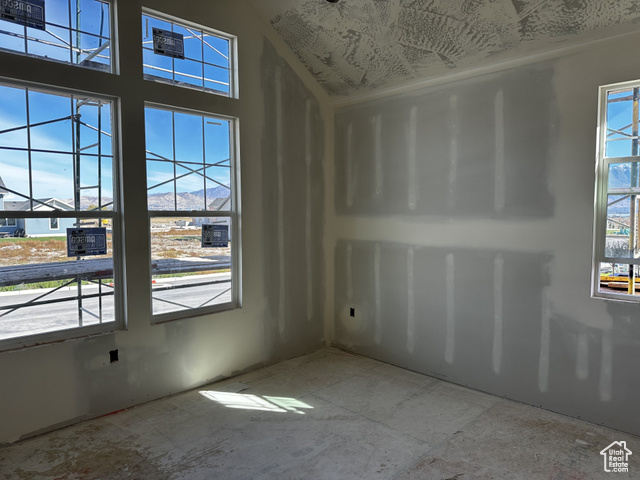 Photo 10 for MLS #2116418 at 793 W Sara Dr