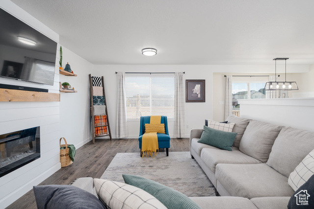 Photo 3 for MLS #2116455 at 458 S Day Dream Ln