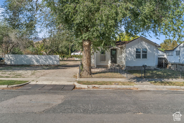 Photo 5 for MLS #2116465 at 2944 S Spencer Ave