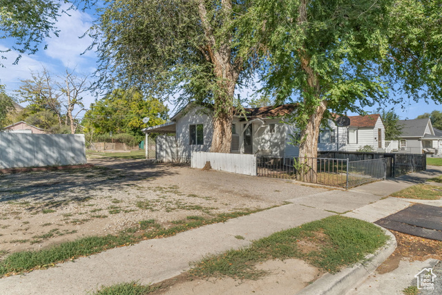 Photo 2 for MLS #2116465 at 2944 S Spencer Ave