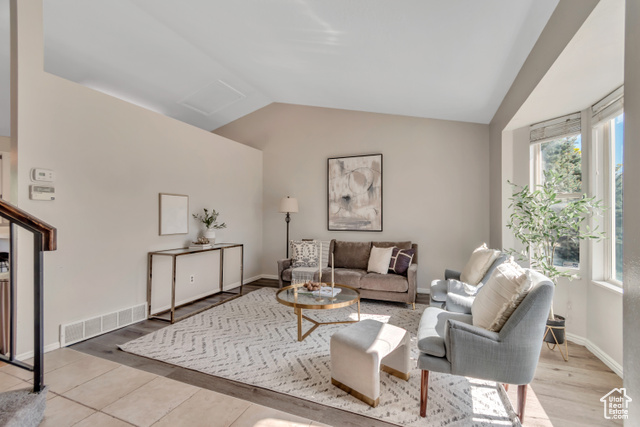Photo 2 for MLS #2116536 at 1146 W Athleen Dr