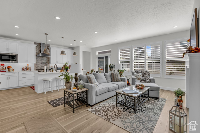 Photo 16 for MLS #2116559 at 447 W June Dr