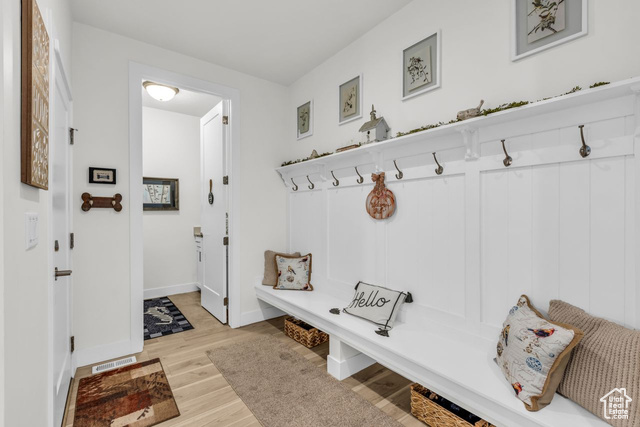 Photo 9 for MLS #2116559 at 447 W June Dr