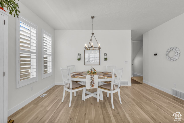 Photo 11 for MLS #2116559 at 447 W June Dr