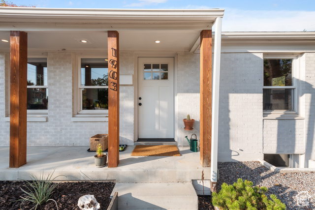 Photo 3 for MLS #2116561 at 1903 E Redondo Ave