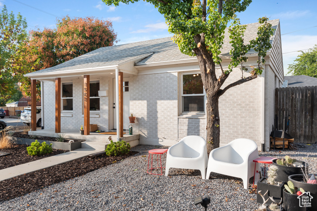 Photo 2 for MLS #2116561 at 1903 E Redondo Ave