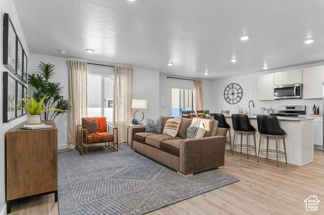 Photo 13 for MLS #2116566 at 319 E Glencoe Dr #1094