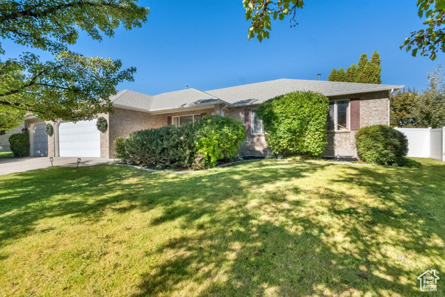 Photo 3 for MLS #2116578 at 4438 W Lennox Dr