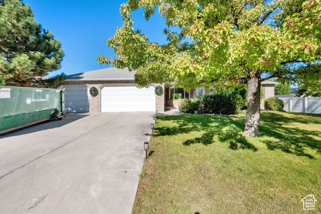Photo 2 for MLS #2116578 at 4438 W Lennox Dr