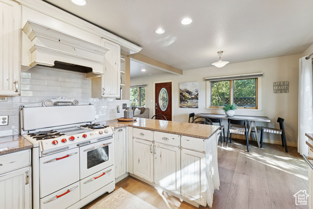 Photo 13 for MLS #2116586 at 590 S Center St