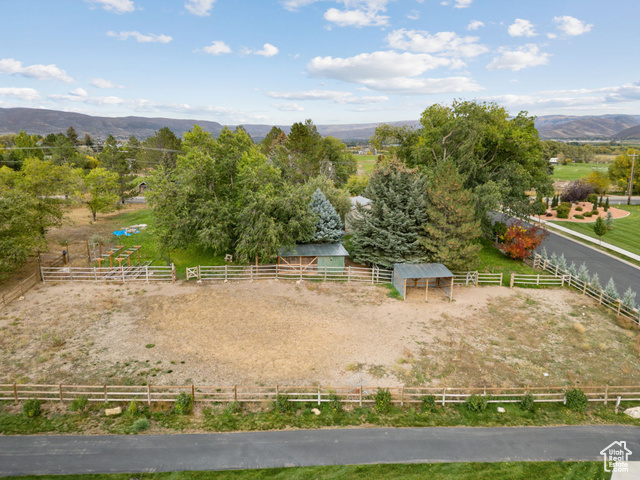 Photo 4 for MLS #2116586 at 590 S Center St
