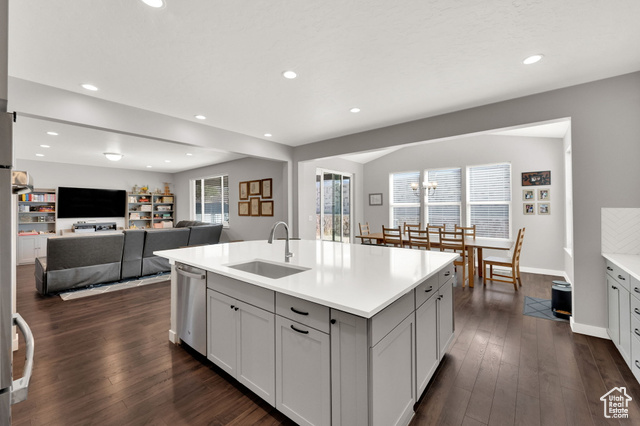 Photo 12 for MLS #2116596 at 94 E Broxburn Way