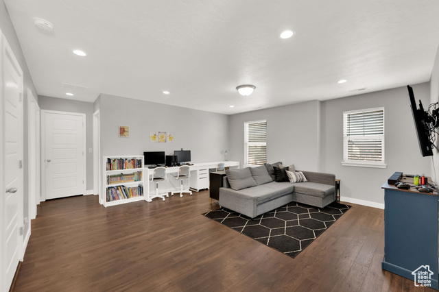 Photo 18 for MLS #2116596 at 94 E Broxburn Way