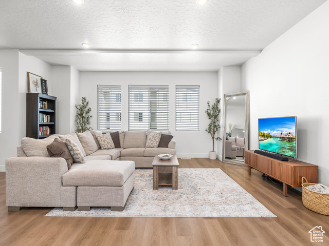 Photo 4 for MLS #2116610 at 714 E Garden Grove Dr