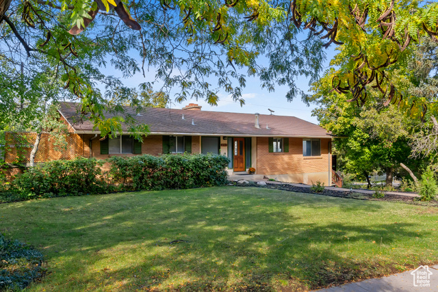 Photo 2 for MLS #2116629 at 2757 S Shamrock Dr