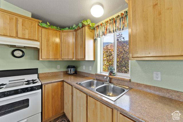Photo 9 for MLS #2116649 at 3135 N Thompson Canyon Rd