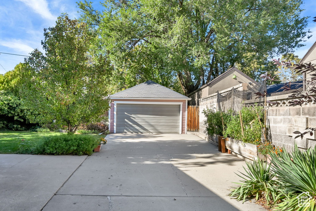 Photo 41 for MLS #2116673 at 1929 E Laird Dr