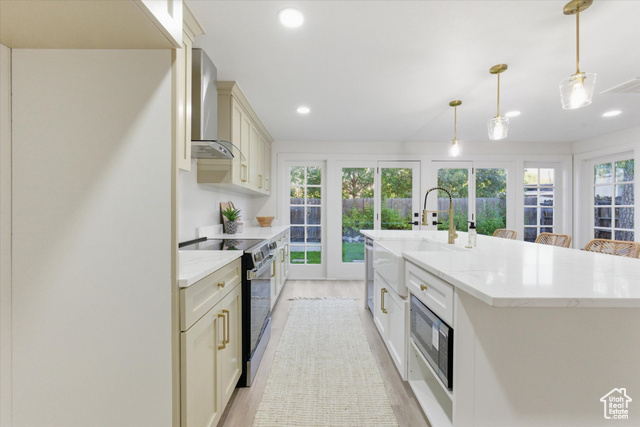 Photo 3 for MLS #2116688 at 3663 Redmaple Rd