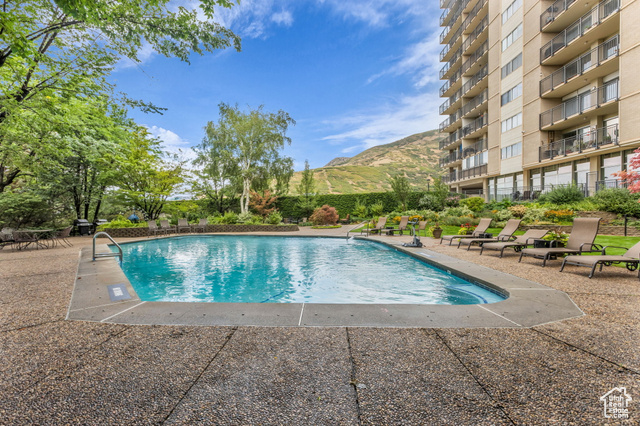Photo 28 for MLS #2116691 at 875 S Donner Way #205