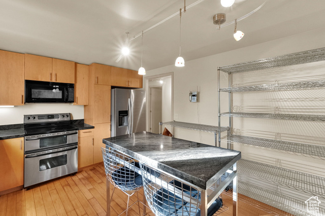 Photo 11 for MLS #2116694 at 939 S Donner Way #305