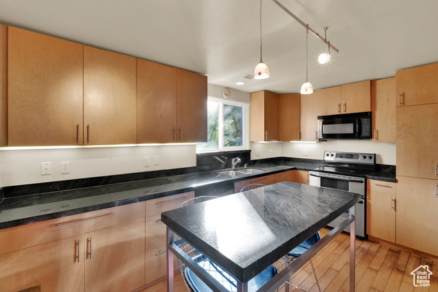 Photo 10 for MLS #2116694 at 939 S Donner Way #305
