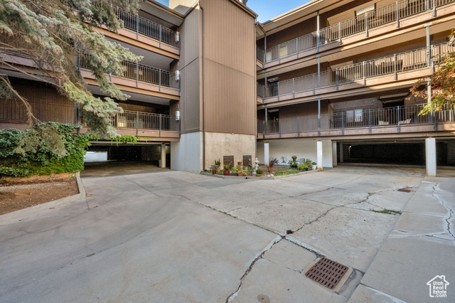 Photo 27 for MLS #2116694 at 939 S Donner Way #305