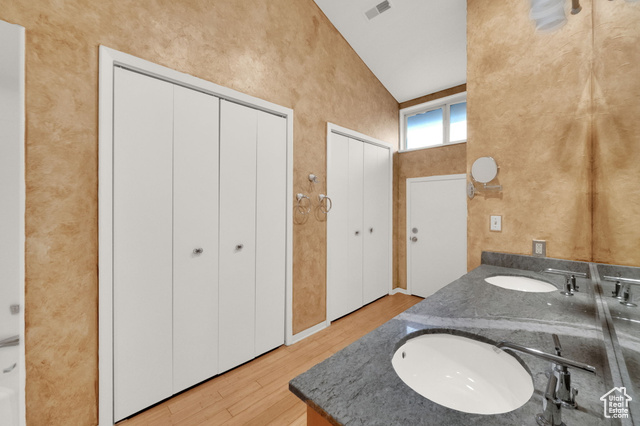 Photo 17 for MLS #2116694 at 939 S Donner Way #305