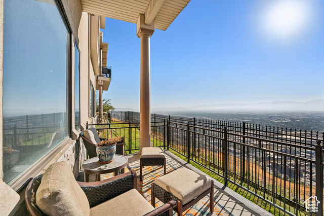 Photo 101 for MLS #2116700 at 941 N Sandhurst Dr
