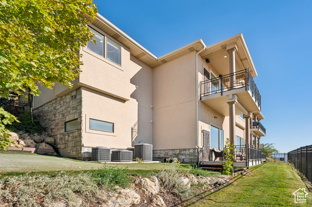 Photo 106 for MLS #2116700 at 941 N Sandhurst Dr