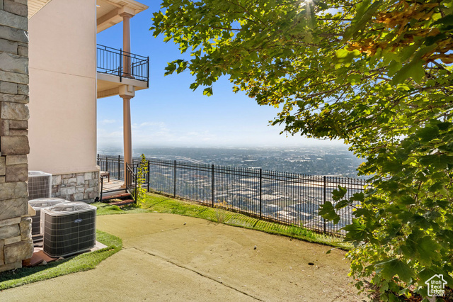 Photo 105 for MLS #2116700 at 941 N Sandhurst Dr