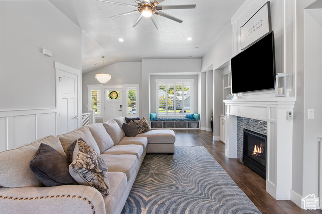 Photo 7 for MLS #2116733 at 372 W Clark Cir