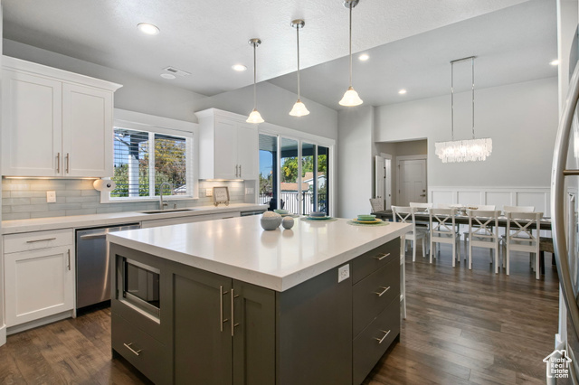 Photo 10 for MLS #2116733 at 372 W Clark Cir