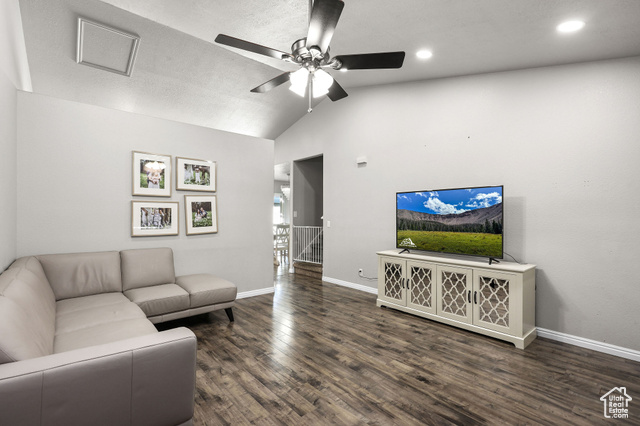 Photo 3 for MLS #2116754 at 559 E 825 North