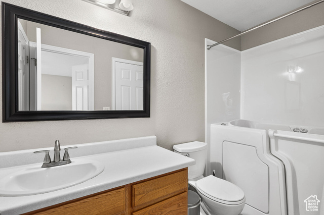 Photo 10 for MLS #2116754 at 559 E 825 North