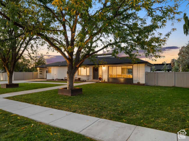 Photo 2 for MLS #2116787 at 2311 E Delia Dr