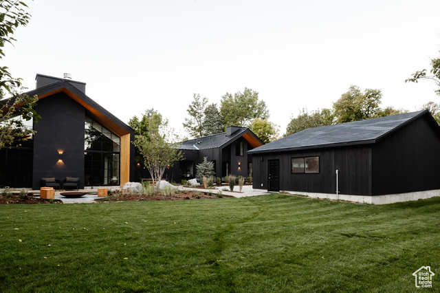 Photo 56 for MLS #2116826 at 2105 E Fardown Ave