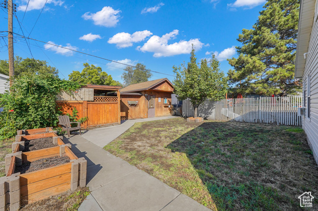 Photo 3 for MLS #2116827 at 955 N Catherine St